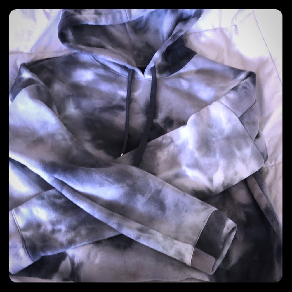 cropped tie-dye sweatshirt